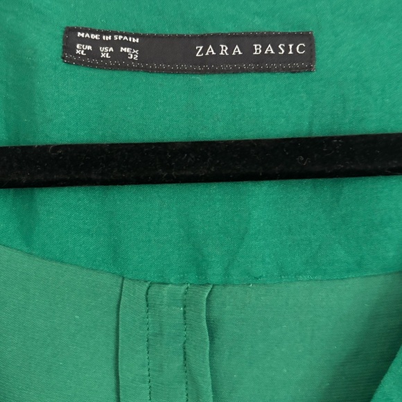 Zara Emerald Green V-Neck Stepped Hem Blouse | Size XL - Picture 3 of 9